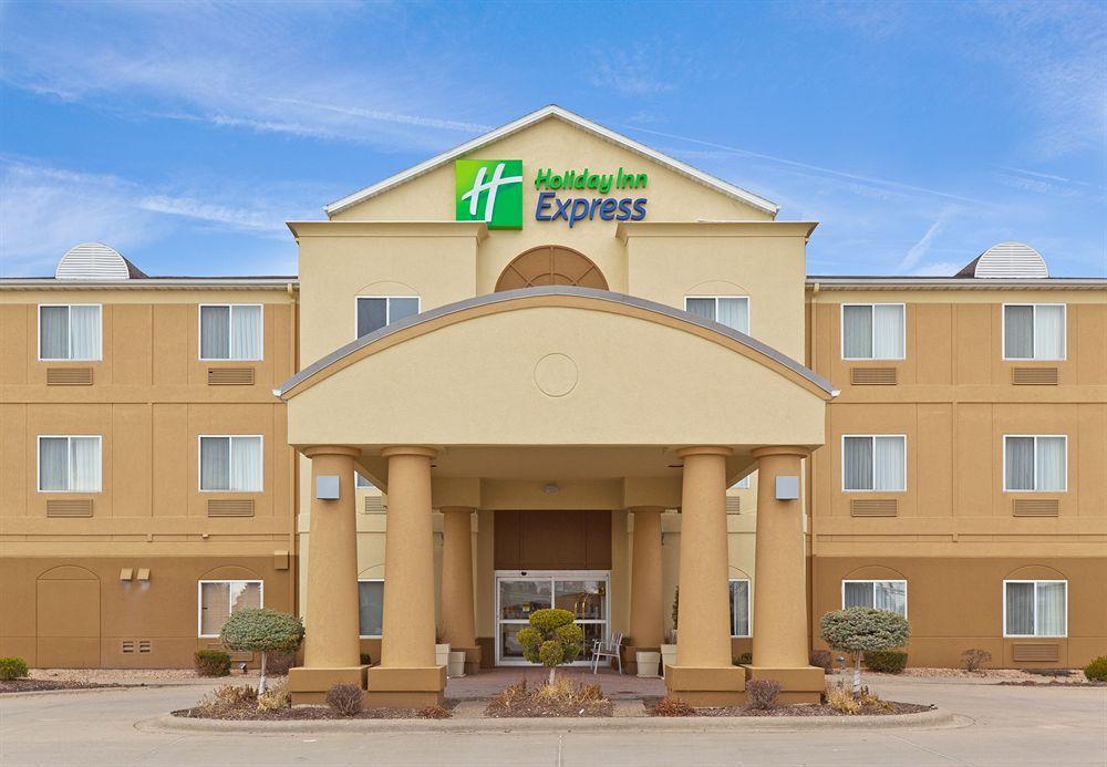 Holiday Inn Express Hotel & Suites Burlington By Ihg Экстерьер фото