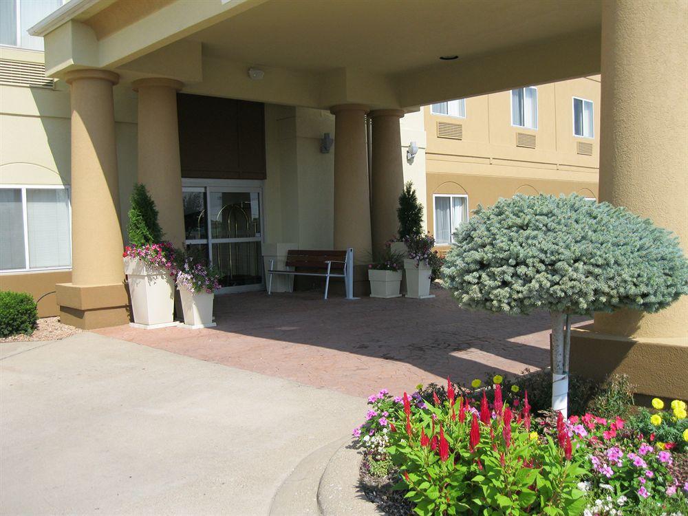 Holiday Inn Express Hotel & Suites Burlington By Ihg Экстерьер фото