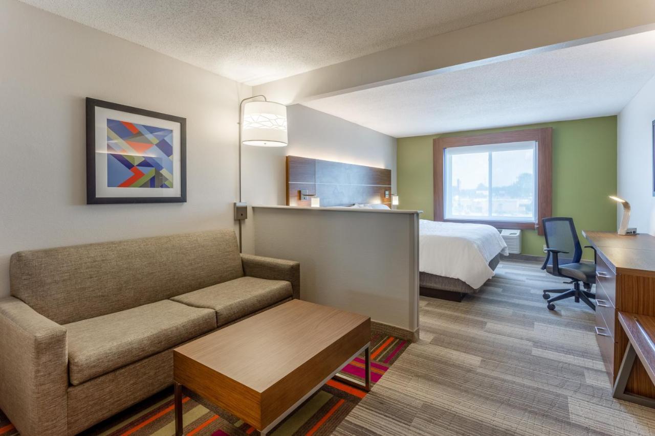 Holiday Inn Express Hotel & Suites Burlington By Ihg Экстерьер фото