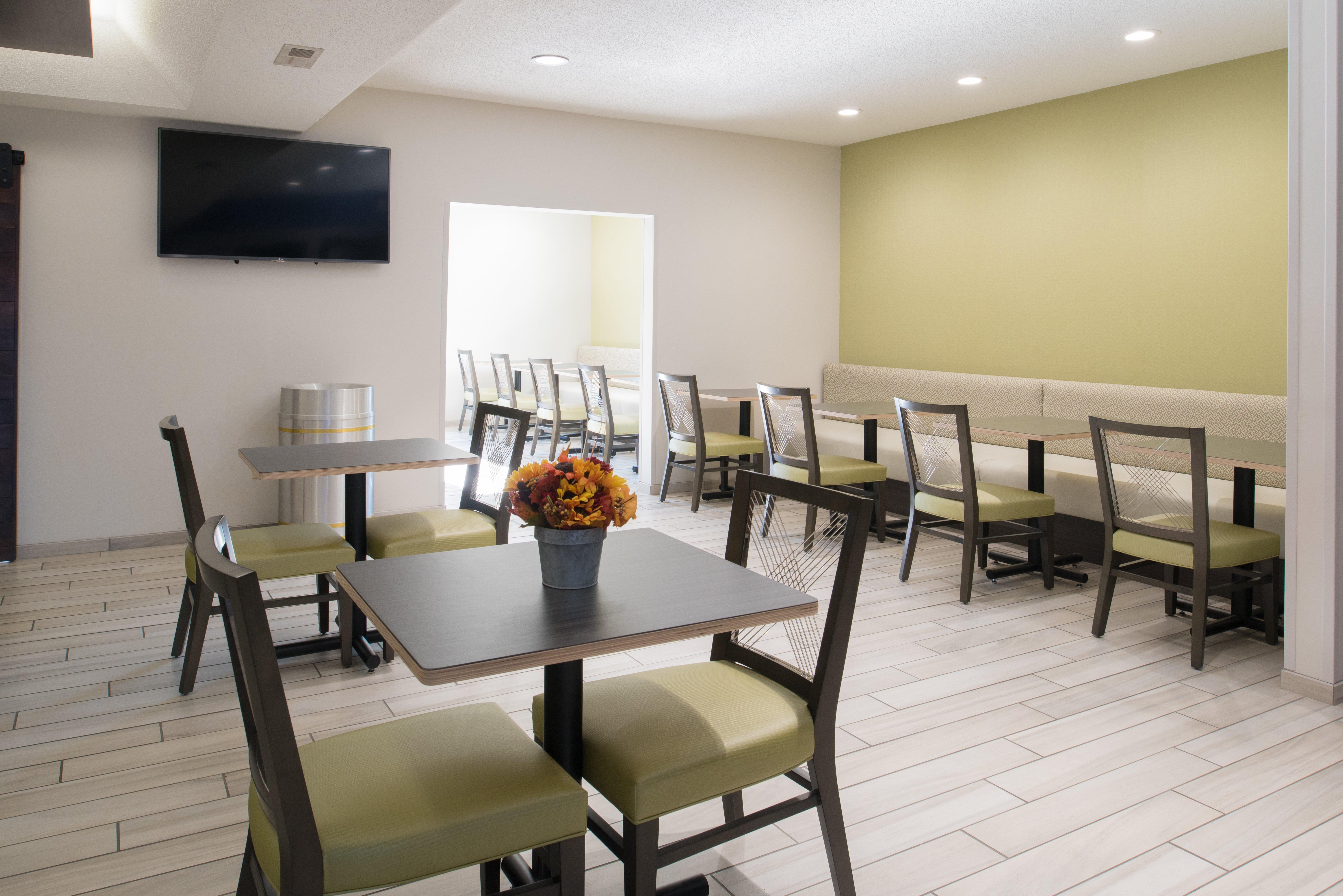 Holiday Inn Express Hotel & Suites Burlington By Ihg Экстерьер фото