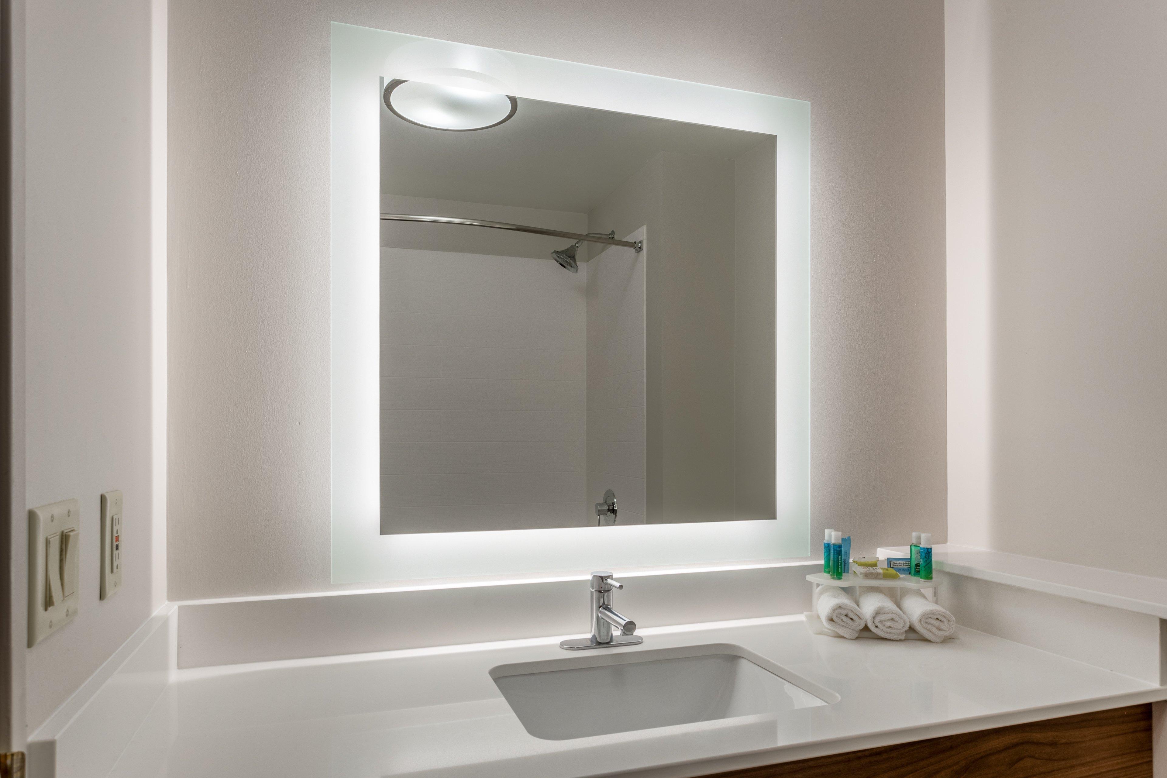 Holiday Inn Express Hotel & Suites Burlington By Ihg Экстерьер фото