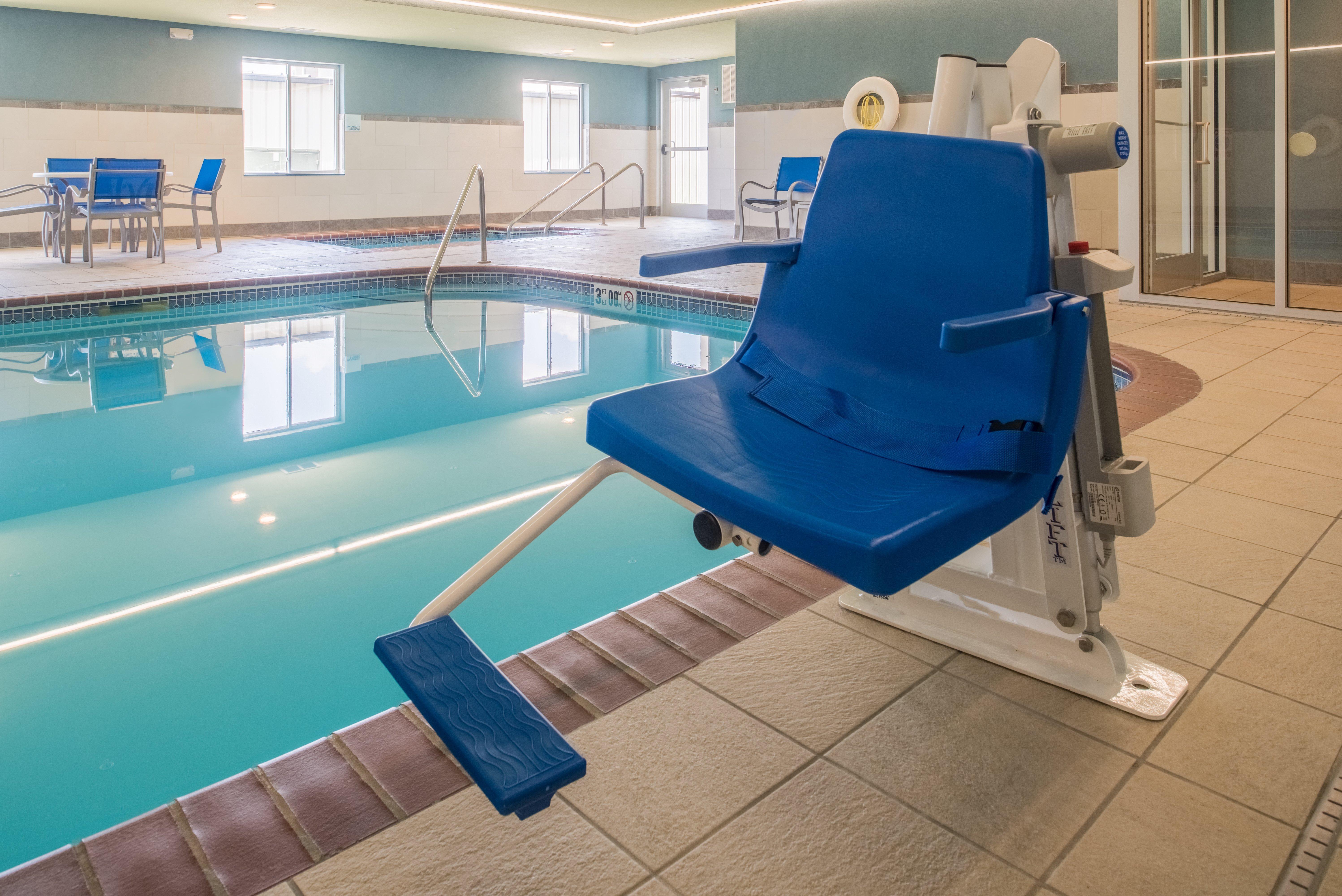 Holiday Inn Express Hotel & Suites Burlington By Ihg Экстерьер фото