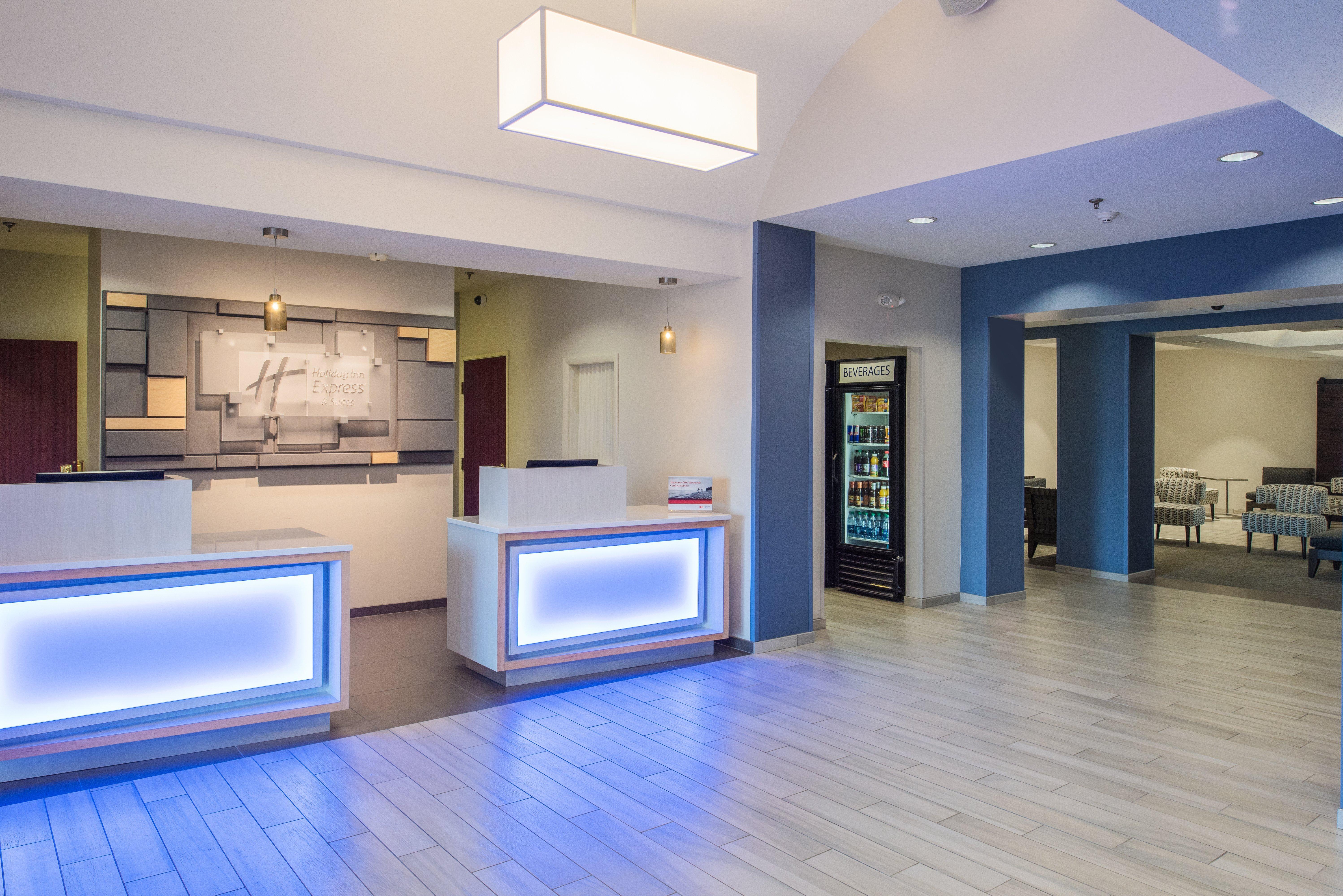 Holiday Inn Express Hotel & Suites Burlington By Ihg Экстерьер фото