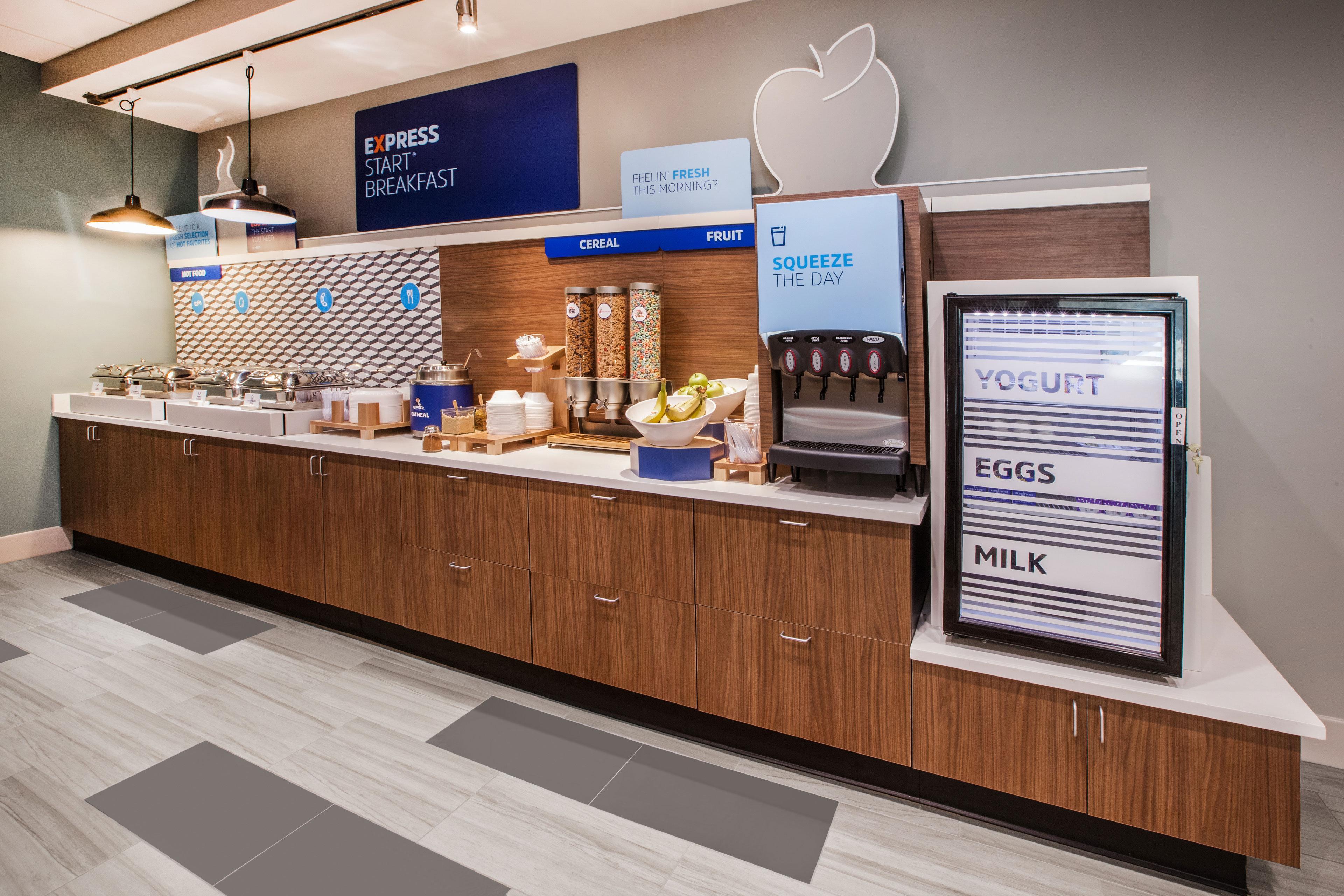 Holiday Inn Express Hotel & Suites Burlington By Ihg Экстерьер фото