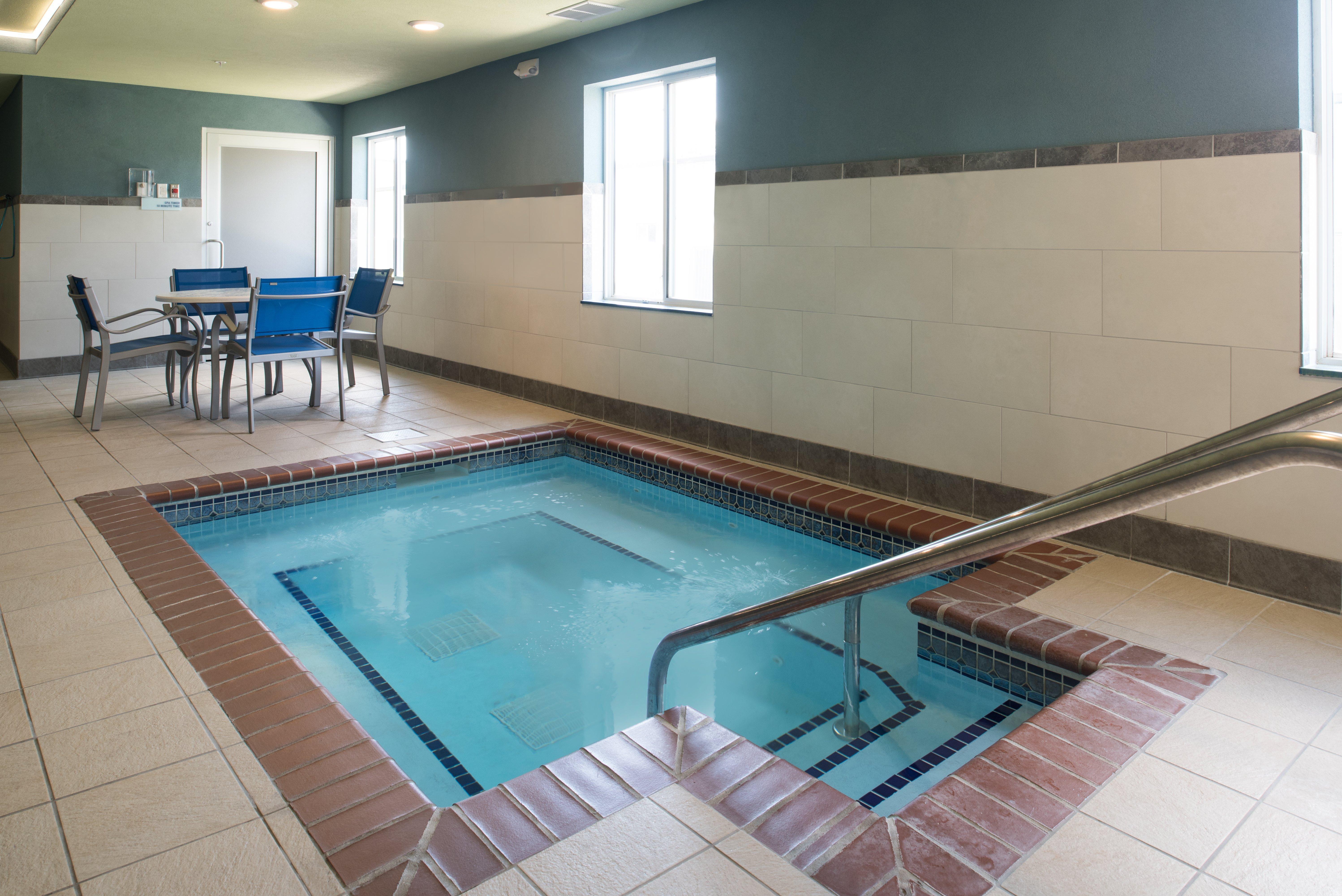 Holiday Inn Express Hotel & Suites Burlington By Ihg Экстерьер фото