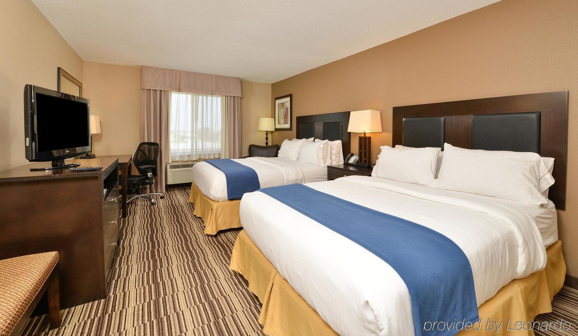 Holiday Inn Express Hotel & Suites Burlington By Ihg Экстерьер фото