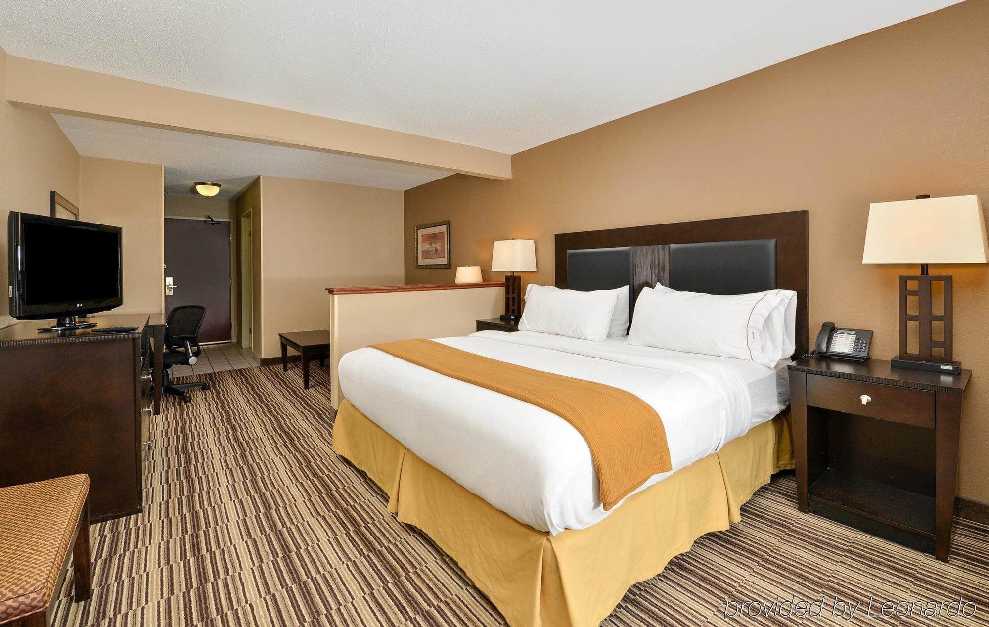 Holiday Inn Express Hotel & Suites Burlington By Ihg Экстерьер фото