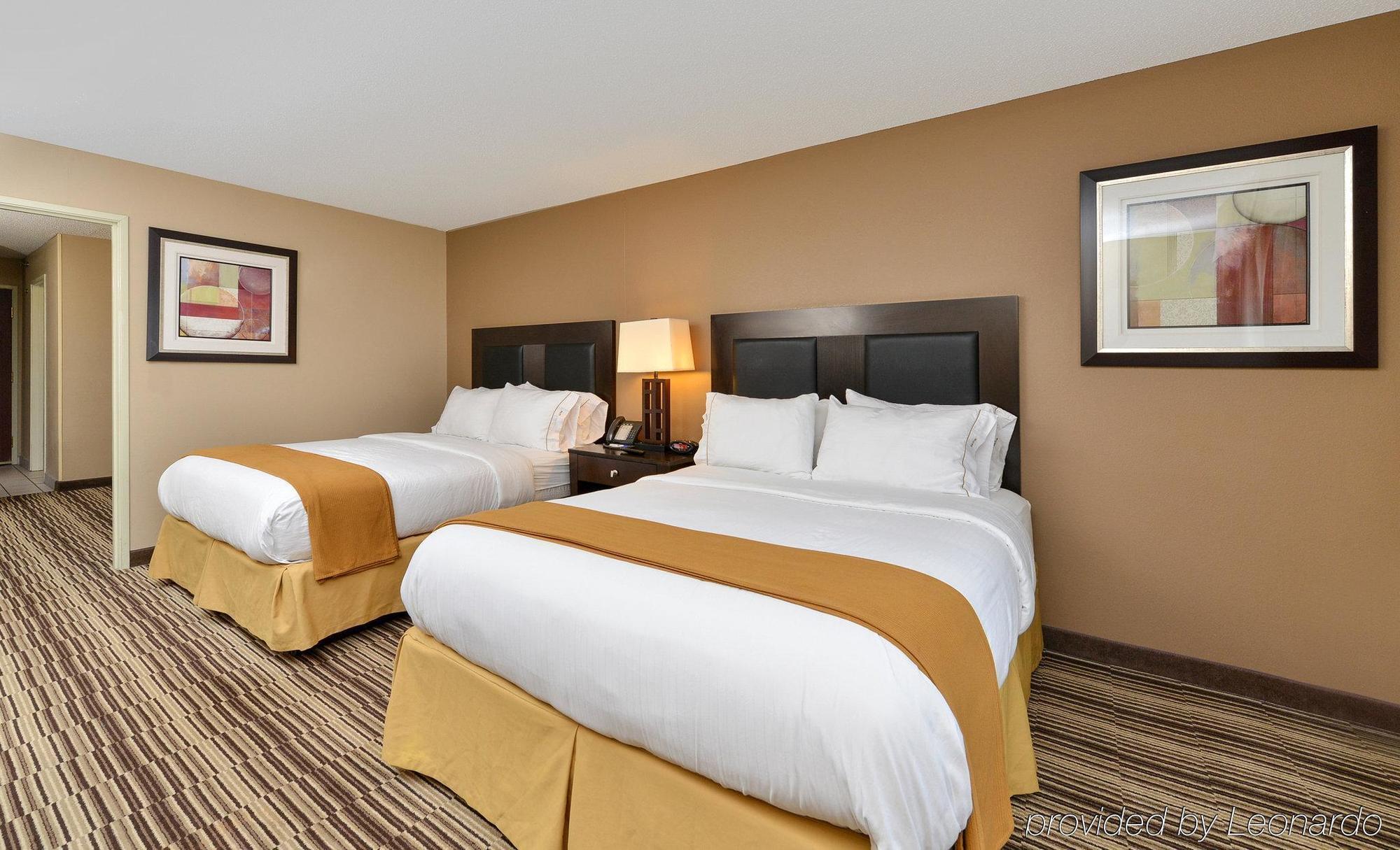 Holiday Inn Express Hotel & Suites Burlington By Ihg Экстерьер фото